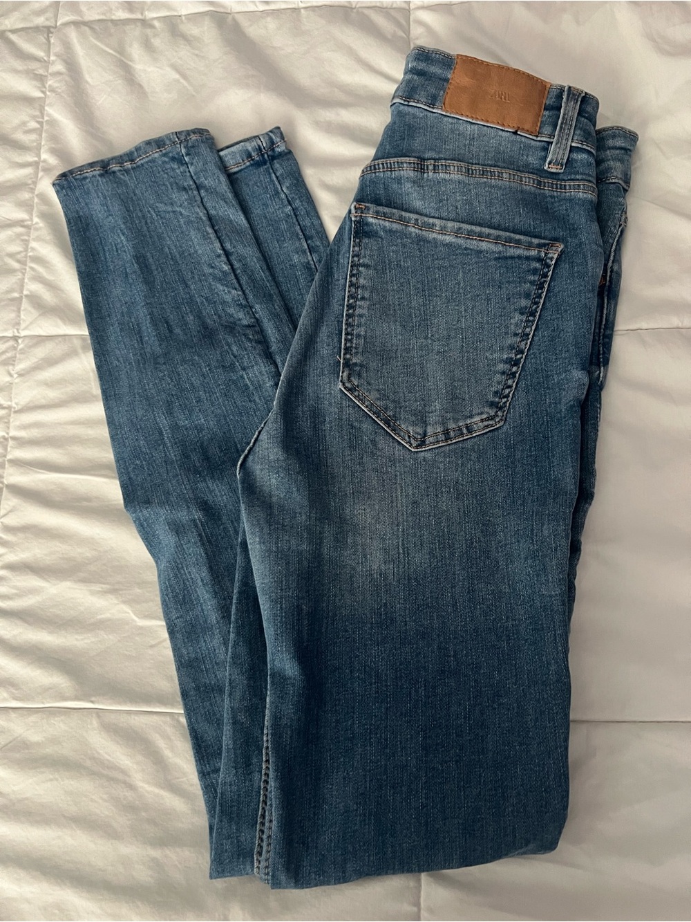 Zara Women's Skinny Jeans in Medium Blue Wash